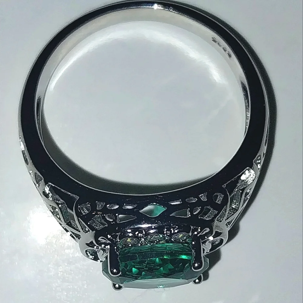 Classic 925 Green and Silver Ring with Intricate Metalwork Sz 10